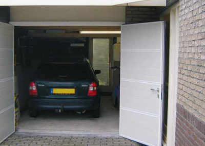 Porte de garage Design nervures Finition woodgrain